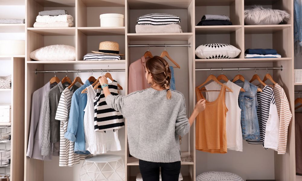 5 Practical Tips for Downsizing Your Wardrobe