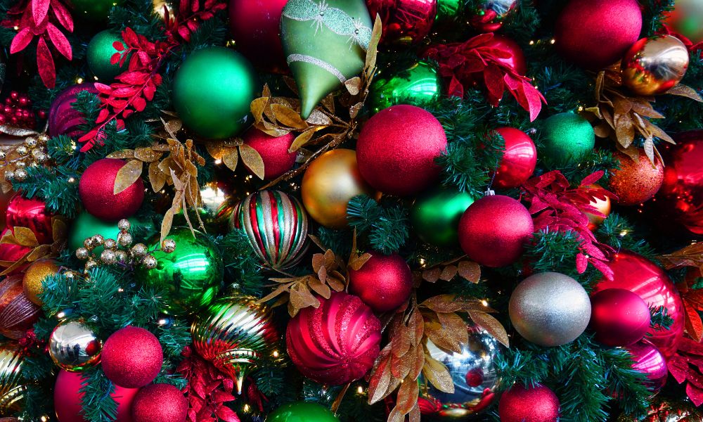 5 Reasons To Consider Donating Holiday Decorations